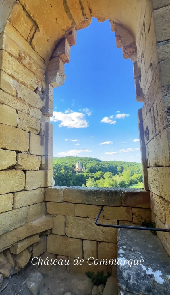 Superbe vue du château de Commarque